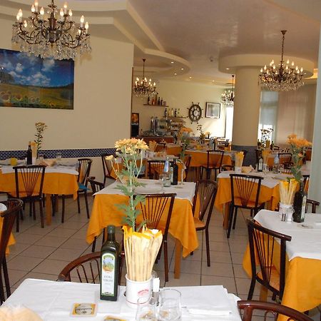 Hotel La Falena แชร์เวีย ภายนอก รูปภาพ