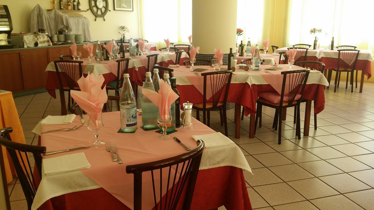 Hotel La Falena แชร์เวีย ภายนอก รูปภาพ