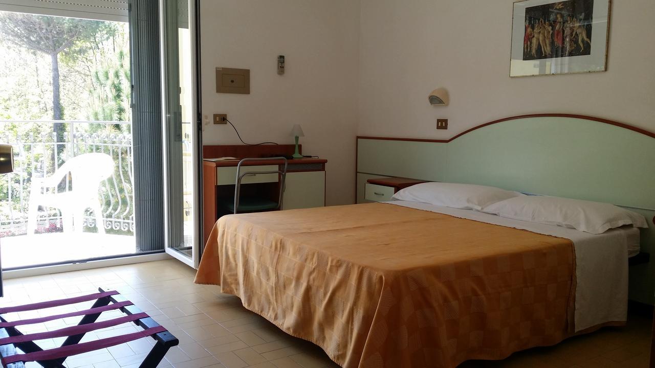 Hotel La Falena แชร์เวีย ภายนอก รูปภาพ
