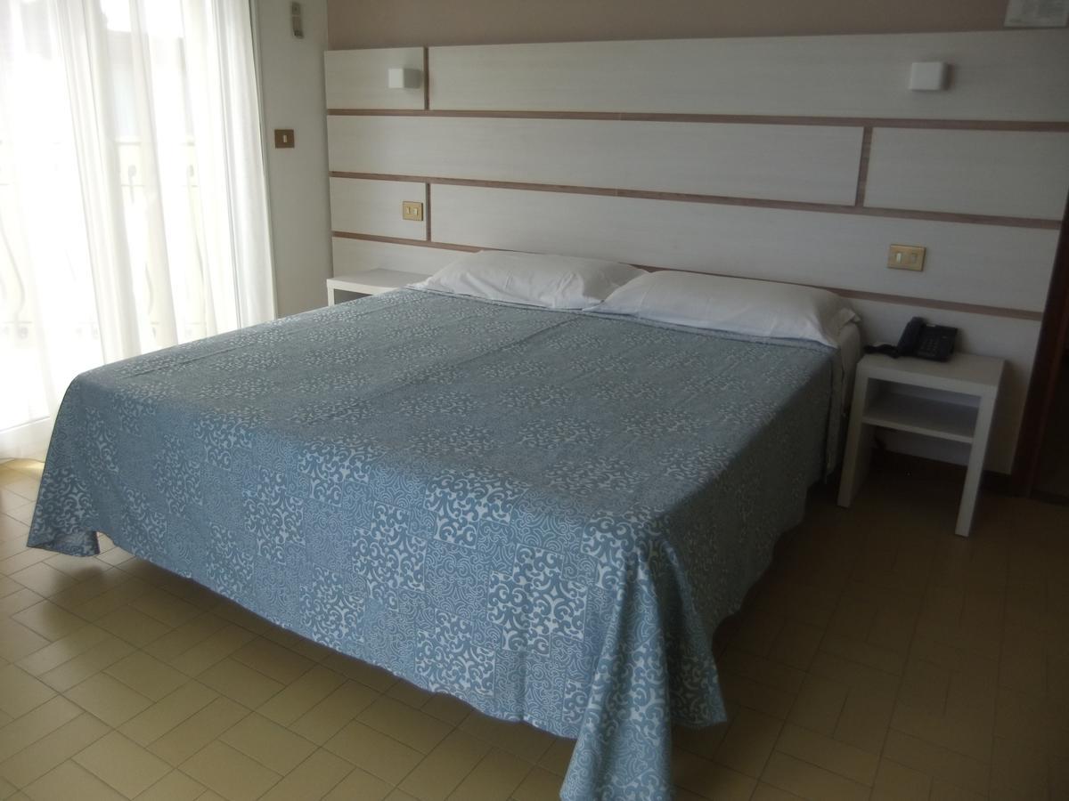 Hotel La Falena แชร์เวีย ภายนอก รูปภาพ