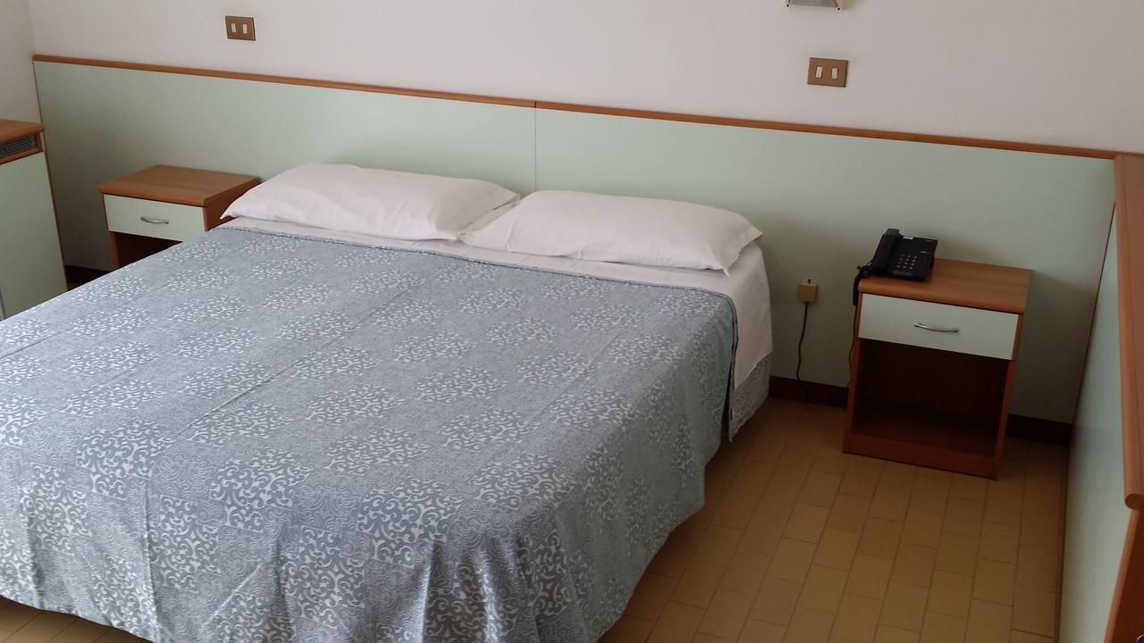 Hotel La Falena แชร์เวีย ภายนอก รูปภาพ