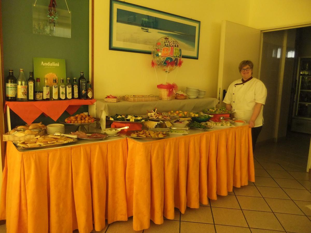 Hotel La Falena แชร์เวีย ภายนอก รูปภาพ
