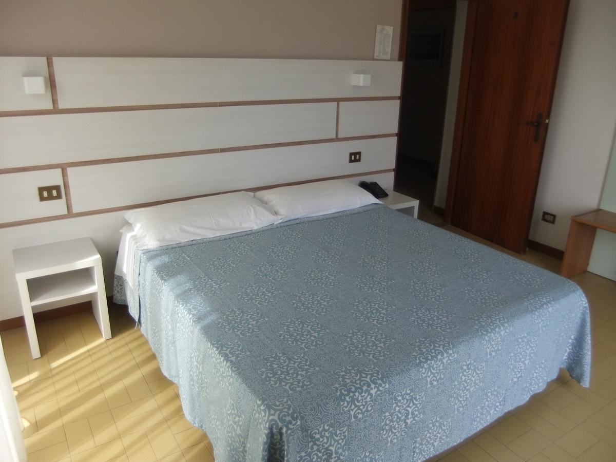 Hotel La Falena แชร์เวีย ภายนอก รูปภาพ