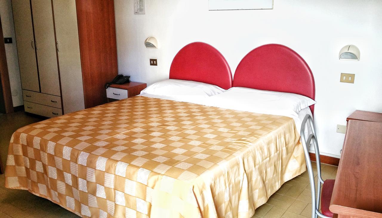 Hotel La Falena แชร์เวีย ภายนอก รูปภาพ