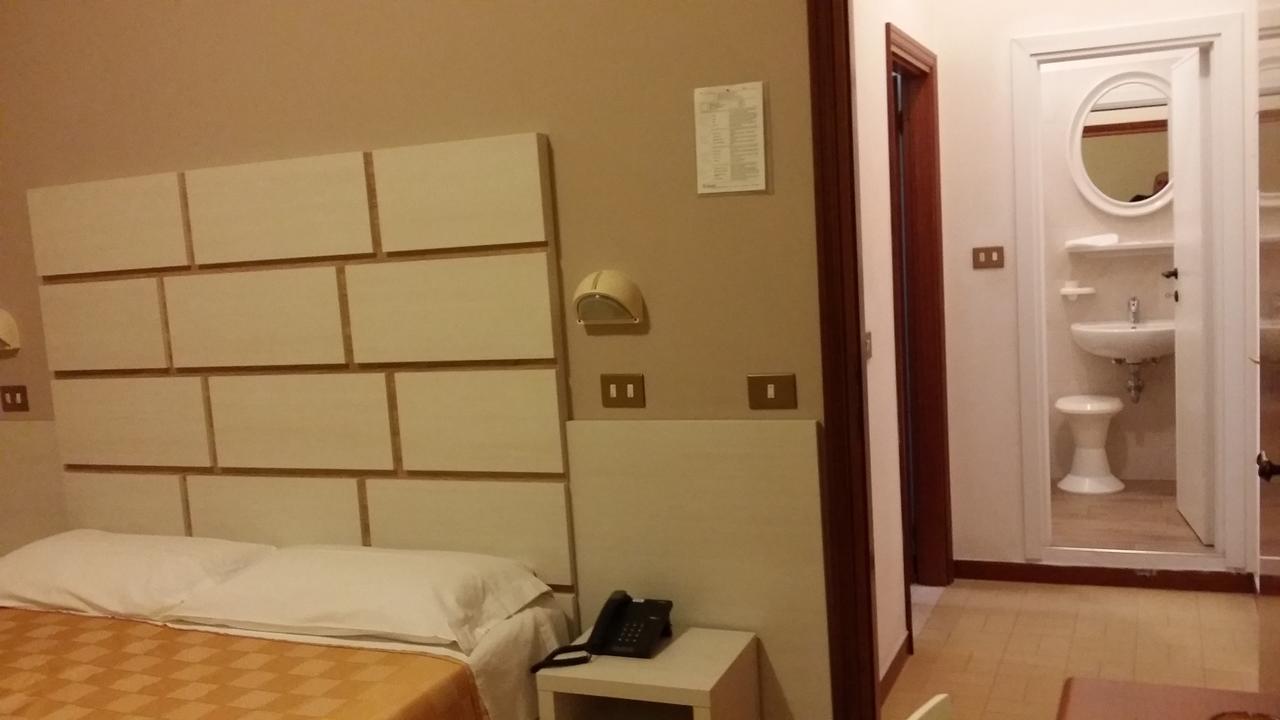 Hotel La Falena แชร์เวีย ภายนอก รูปภาพ