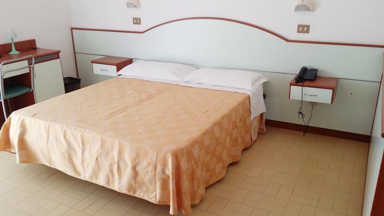 Hotel La Falena แชร์เวีย ภายนอก รูปภาพ