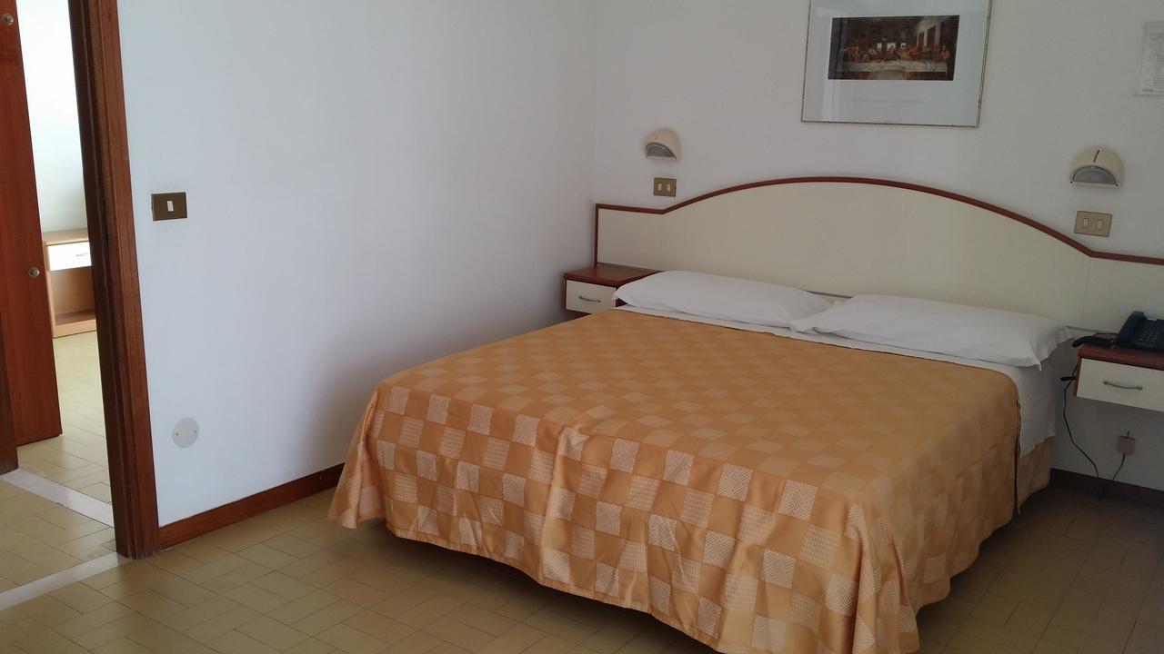 Hotel La Falena แชร์เวีย ภายนอก รูปภาพ