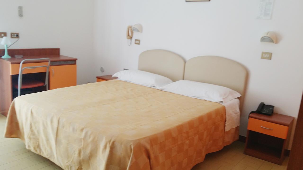Hotel La Falena แชร์เวีย ภายนอก รูปภาพ