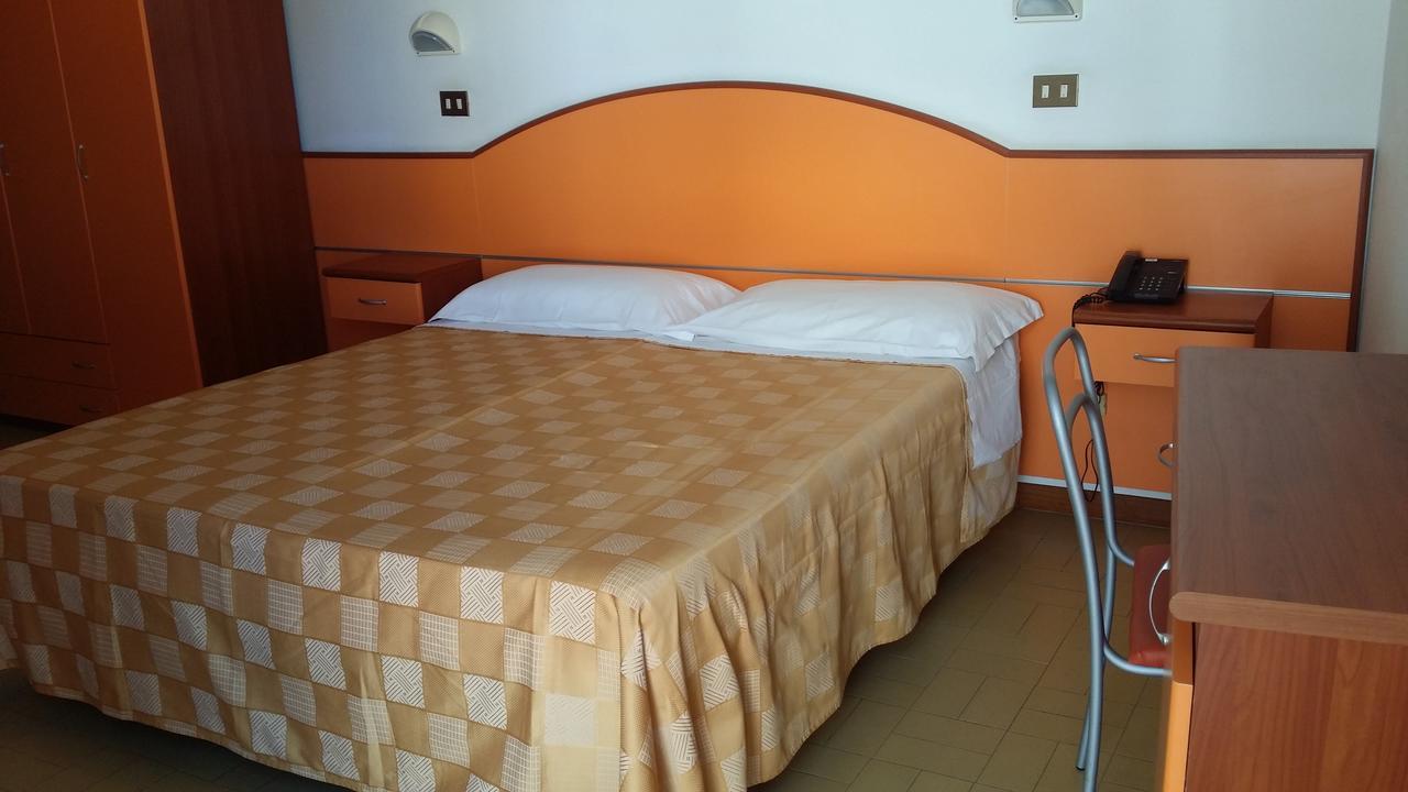 Hotel La Falena แชร์เวีย ภายนอก รูปภาพ