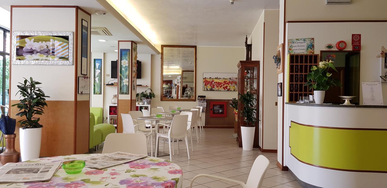 Hotel La Falena แชร์เวีย ภายนอก รูปภาพ